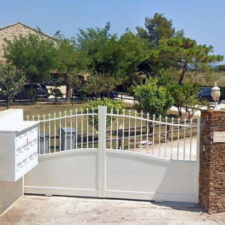 Grand Studio & Terrasse Privee Hyeres Bagian luar foto