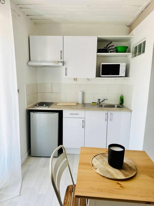 Grand Studio & Terrasse Privee Hyeres Bagian luar foto
