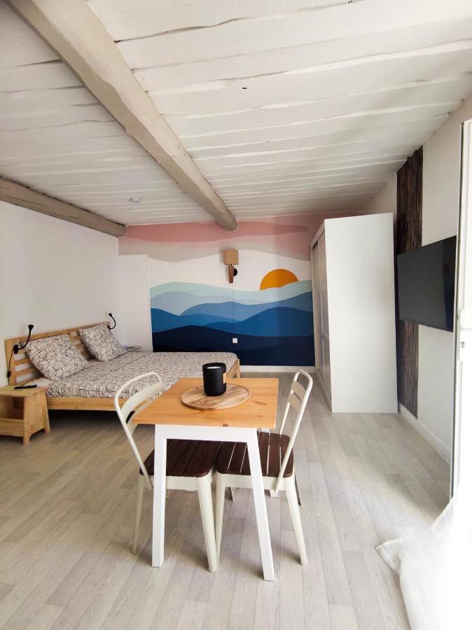 Grand Studio & Terrasse Privee Hyeres Bagian luar foto